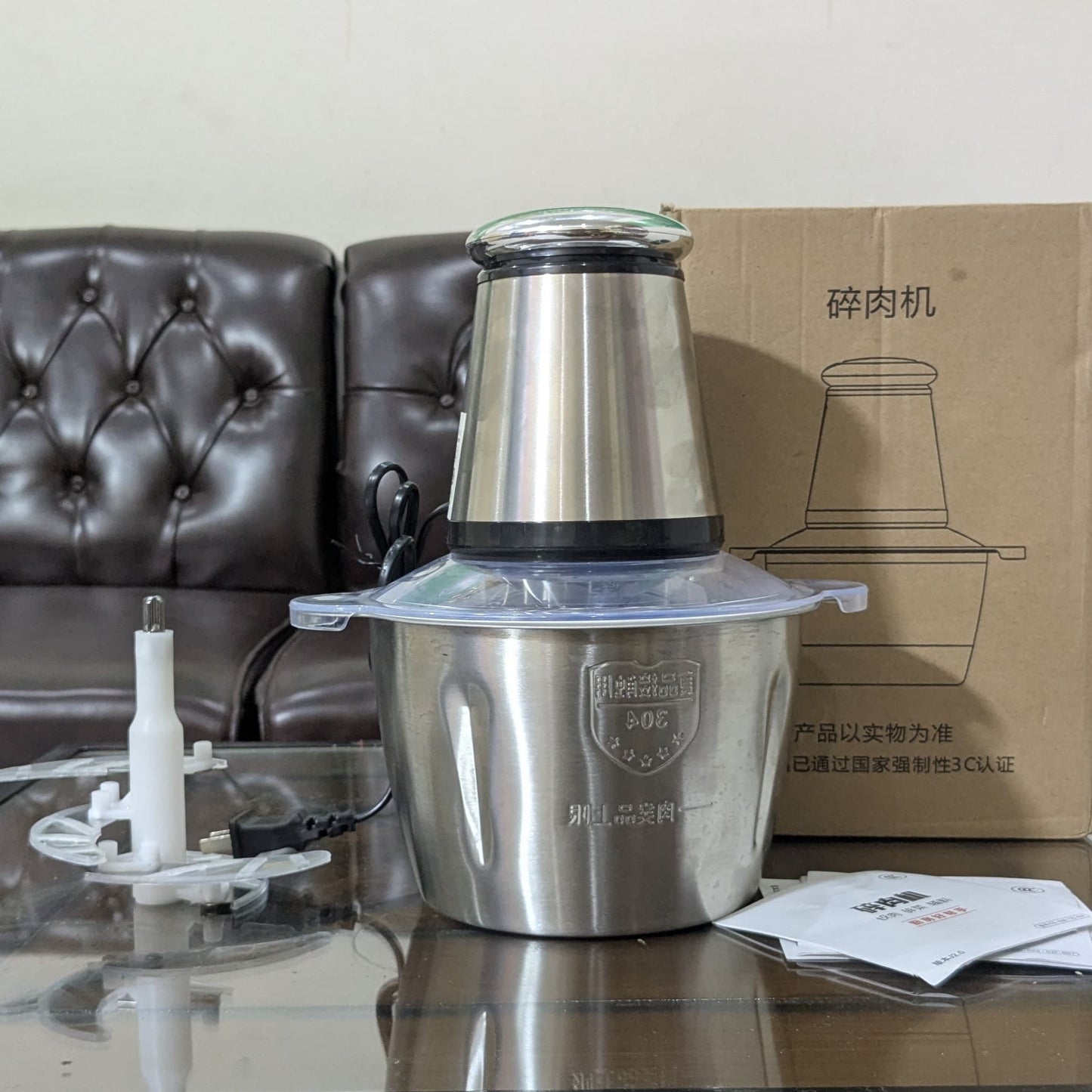 LOT GERMANY MEAT GRINDER 2L CAPACITY WITH ONE YEAR WARRANTY